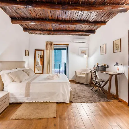 La Storia Naples